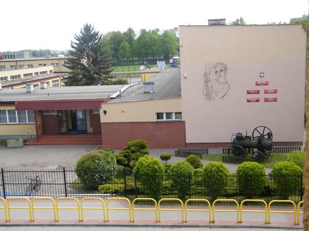 budynek szkoły Centrum Kształcenia Zawodowego i Ustawicznego przy ulicy Staszica 25 w Kwidzynie.