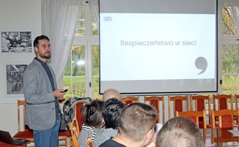 Prowadzący wykład Bartosz Wiącek z Agencji Habanero.