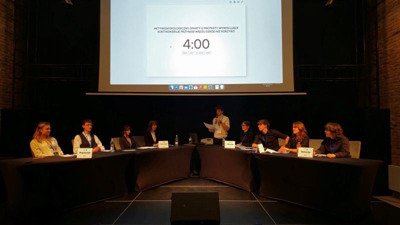 Uczestnicy finałowej rundy debat.