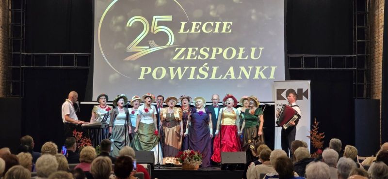 Zespół „Powiślanki” na scenie.