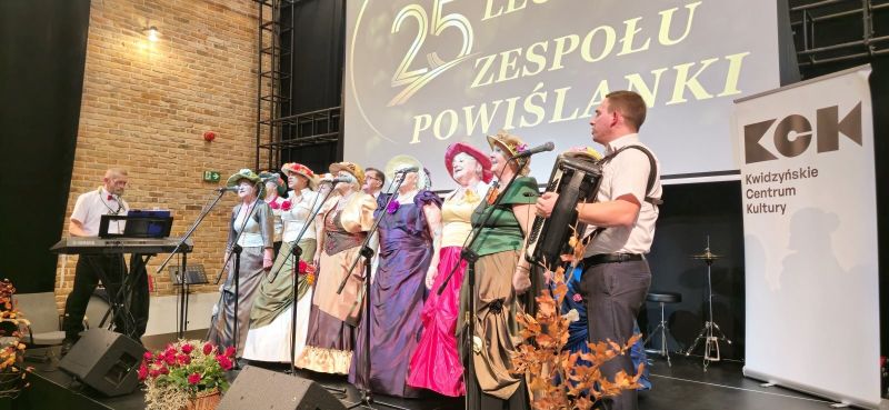 Zespół „Powiślanki” na scenie.