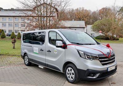 Nowy samochód na Słonecznym Wzgórzu