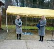 po lewej Jolanta Mroczek, dyrektor Domu Pomocy Społecznej „Słoneczne Wzgórze” w Ryjewie oraz po prawej przemawiające Katarzyna Ochlik-Rafka, członkini zarządu powiatu kwidzyńskiego