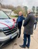 Koło samochodu stoją wicestarosta Andrzej Zwolak oraz Sławomir Słupczyński, wójt gminy Ryjewo
