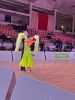 Para taneczna Monika i Mariusz Budyś w strojach do tańców standardowych uchwycona podczas rywalizacji na Mistrzostwach Świata w 10 tańcach w kategorii Masters senior II organizowanych w Vagos w Portugalii