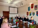 Uczestnicy w trakcie spotkania dotyczącego wsparcia dla zwolnionych pracowników firmy Plati