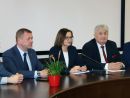 Starosta Tomasz Frejnagiel oraz Przewodniczący Rady Powiatu Kwidzyńskiego Jerzy Śnieg wraz z wiceminister Anitą Sowińską.