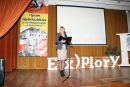 Joanna Poźniak, Dyrektor I Liceum Ogólnokształcącego im. Władysława Gębika w Kwidzynie, wygłasza przemówienie do zgromadzonych gości i uczniów biorących udział w konkursie Explory