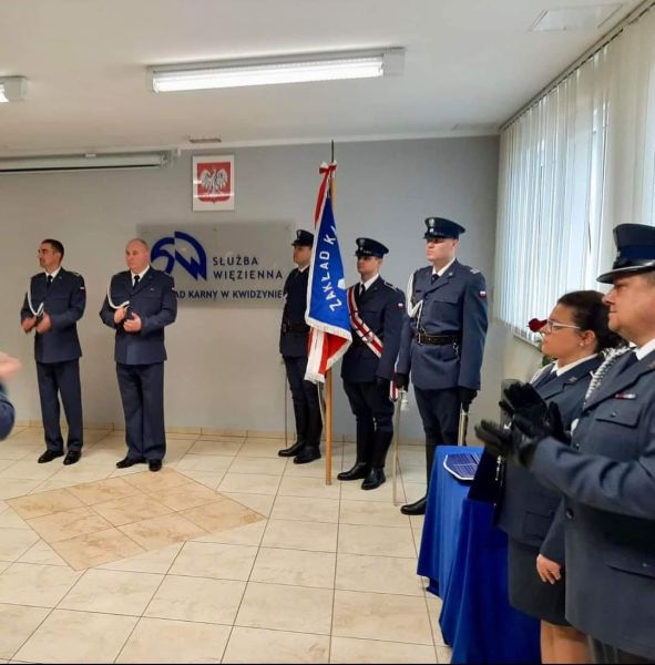 Funkcjonariusze oraz poczet sztandarowy Zakładu Karnego w Kwidzynie