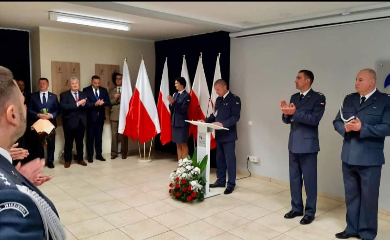 Zgromadzeni goście oraz funkcjonariusze Zakładu Karnego w Kwidzynie.