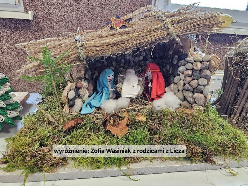 Szopka wykonana przez Zofię Wasiniak wraz z rodzicami z Licza.